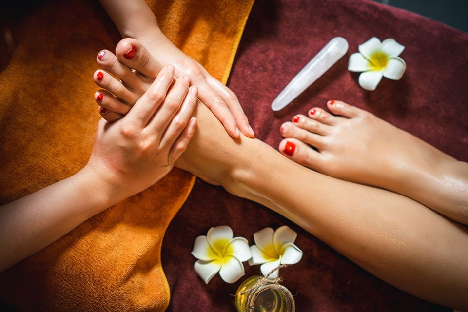 Trị liệu thư giãn đôi chân