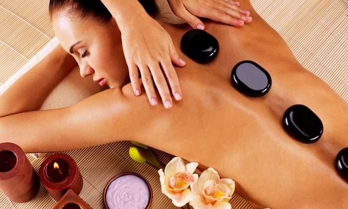 Trị liệu và thư giãn body bằng đá nóng