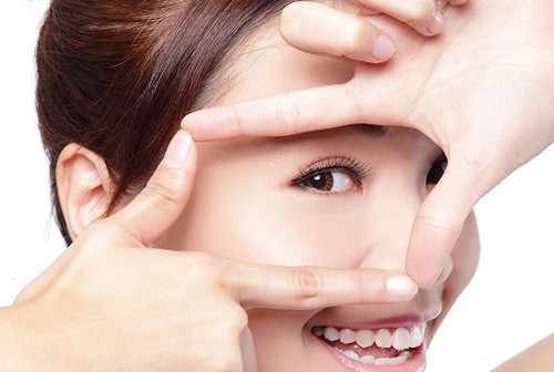 Trẻ hóa vùng mắt bằng mặt nạ củ cải đường